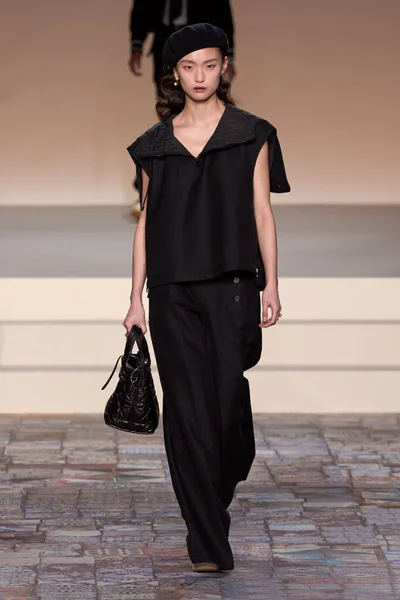Look 25